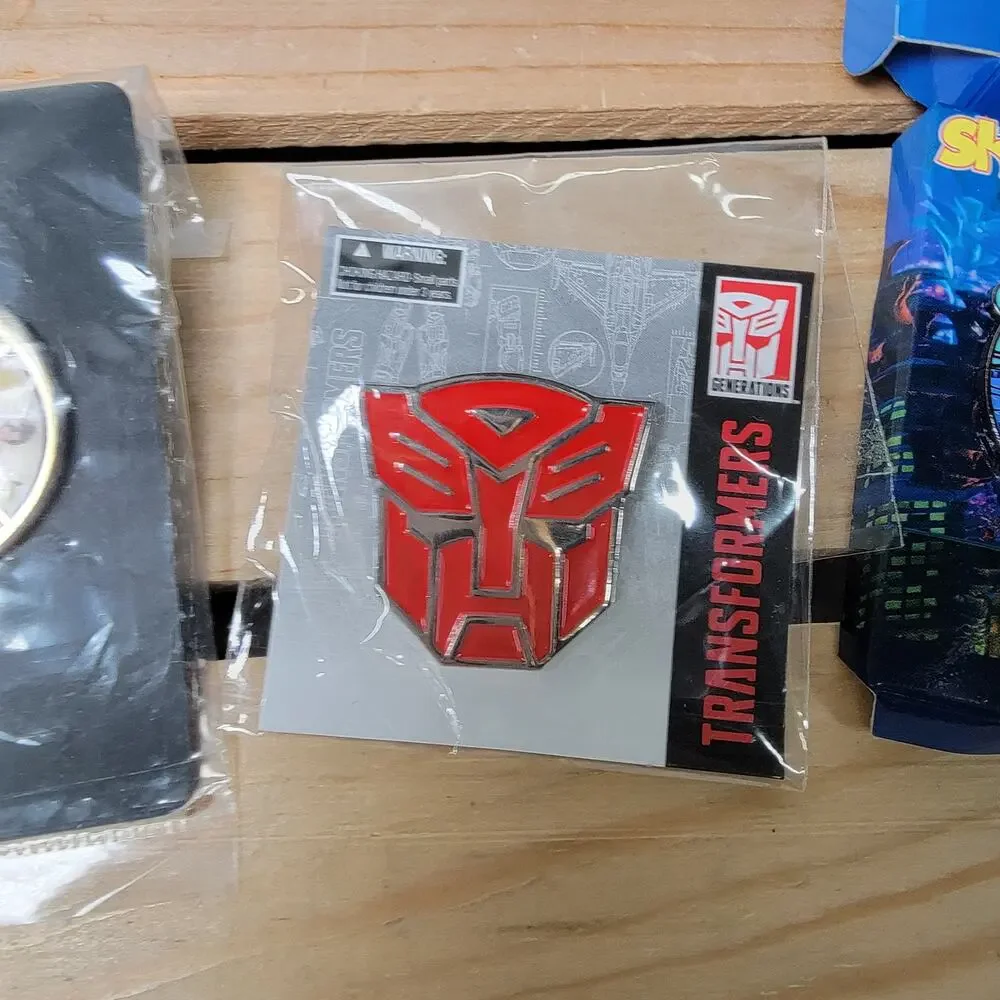Set of 3 Animated Movie Collectible Pins and Ghostbusters Wallet - NEW